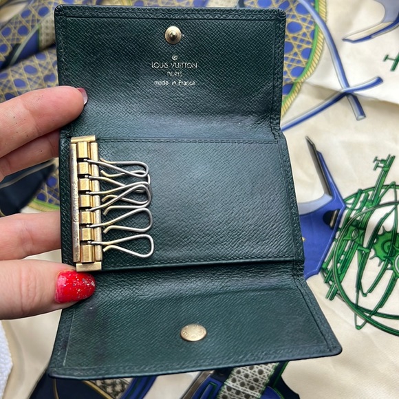 Auth. Louis Vuitton LV Taiga 6 Hook Ring Key Holder Case Wallet Multicles - Picture 5 of 17